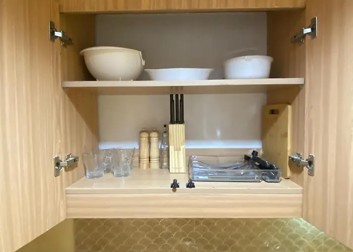 Hallin Bay Modern 1br With Balcony *